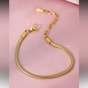 Elegant Gold Bracelet Q72